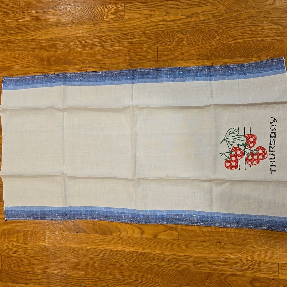 Vintage Tea Towels With Days of The Week - Picture 8 of 9